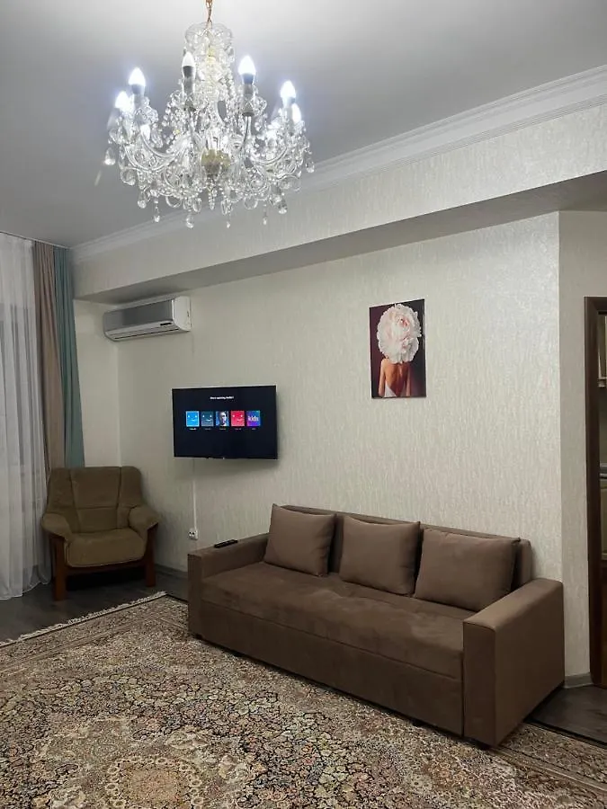 Апартаменты В Художественном Стиле В Верхней Части Города Almaty Apartment